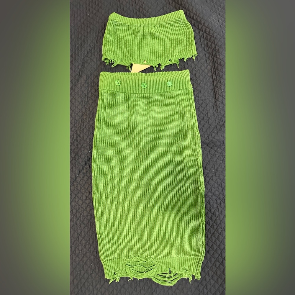 Strapless dress. Can be worn as a two piece or it can be attached in the back